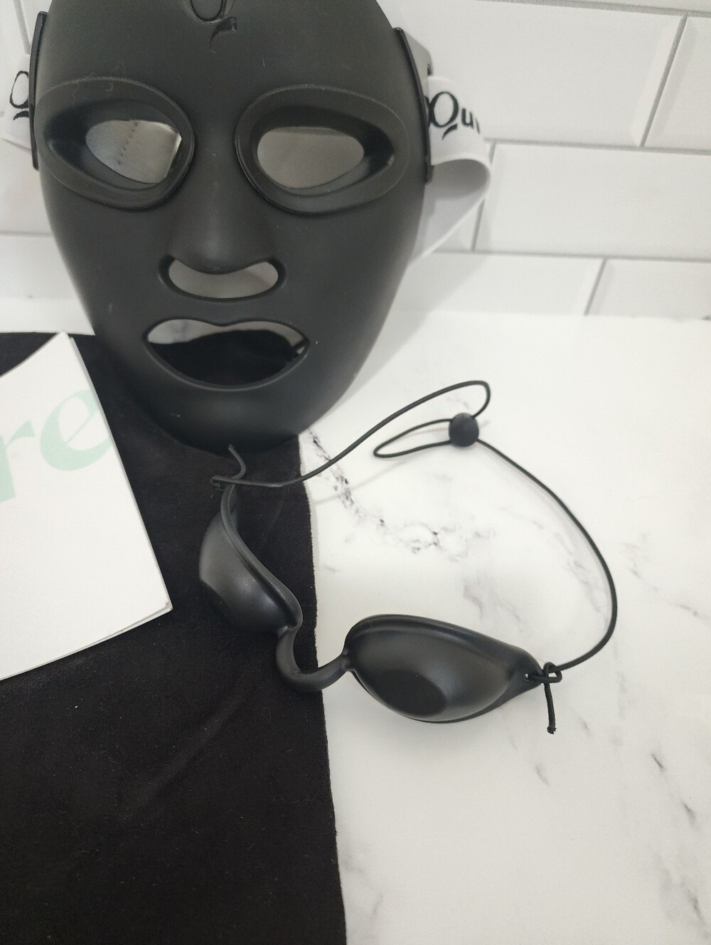 Qure Q-Rejuvalight Pro Facewear Red Light Therapy Mask - Picture 3 of 7